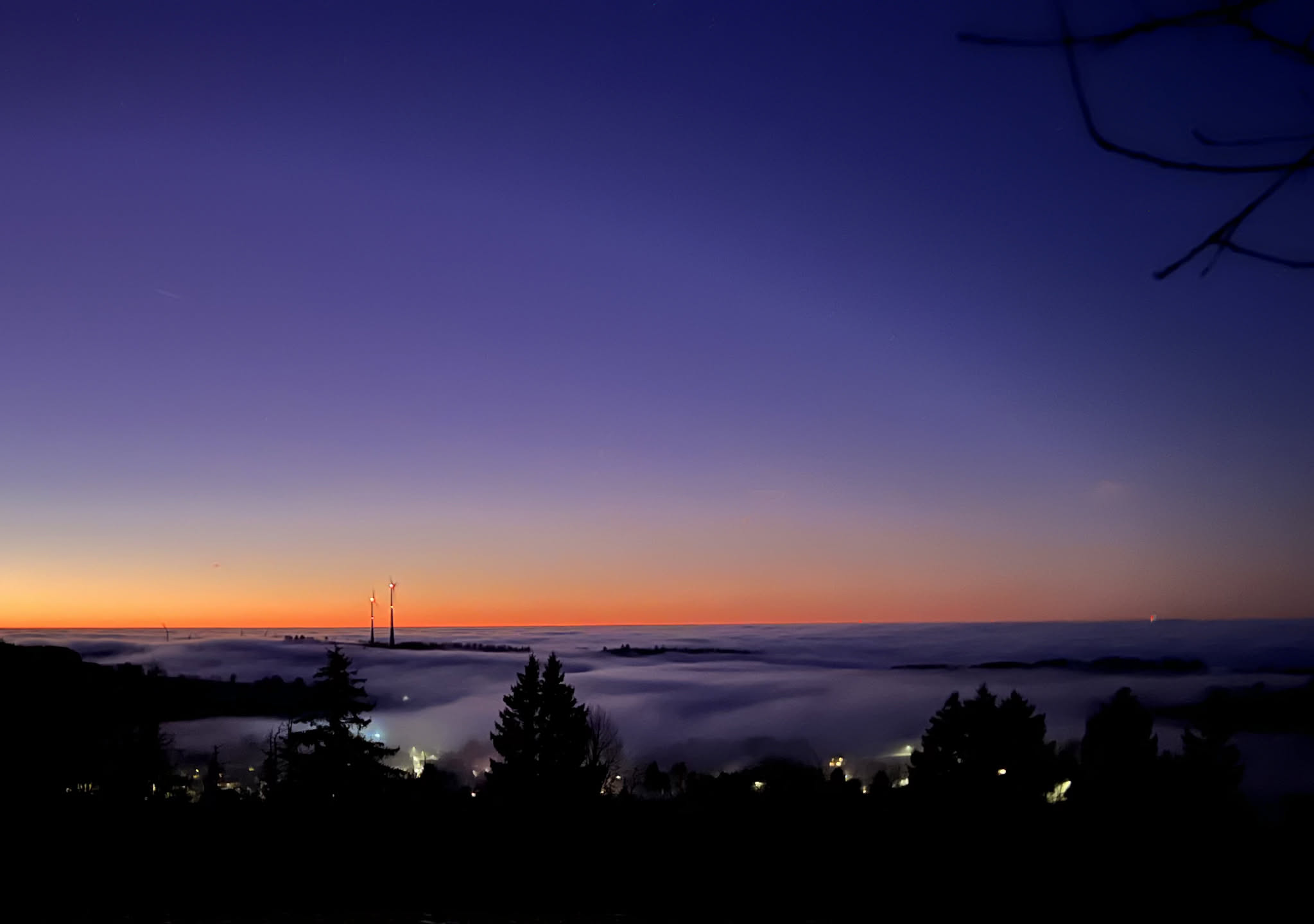 Über dem Nebel - Parkplatz mit Weitblick gen Westen